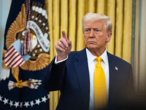 Trump șantajează UE privind eliminarea tarifelor: "Să cumpere energie din SUA de 350.000.000.000 $" - Foto: Profimedia images
