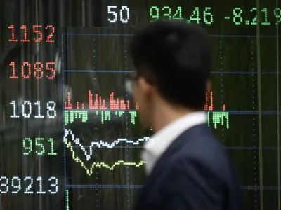 Dezastru pe Bursa de la Bucureşti. E pe roșu. BRD -3%, Petrom -2,5%, Transgaz - 5%. Trump, vinovat - Foto: Profimedia Images