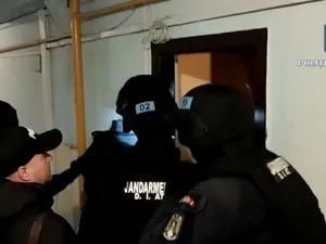 Mascații și procurorii fac percheziții la mai multe asociații de proprietari din Târgu Mureș Foto: Politia Română