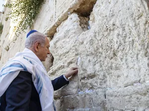 FOTO Legătura dintre Biblie și atacul Israelului asupra Iranului. Biletul pus de Netanyahu la Zidul Plângerii în Ierusalim